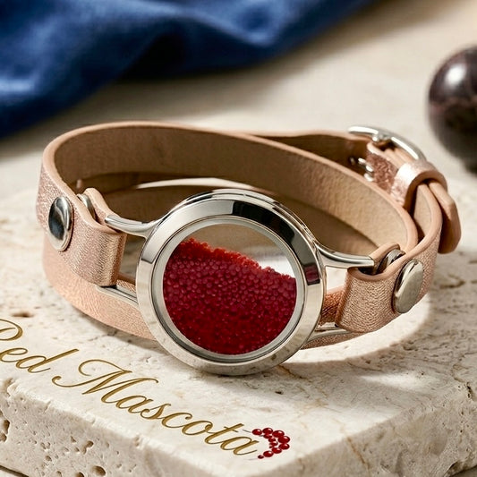 צמיד עור עם מסקוטה אדומה ❤️ – קמע לאהבה וזוגיות