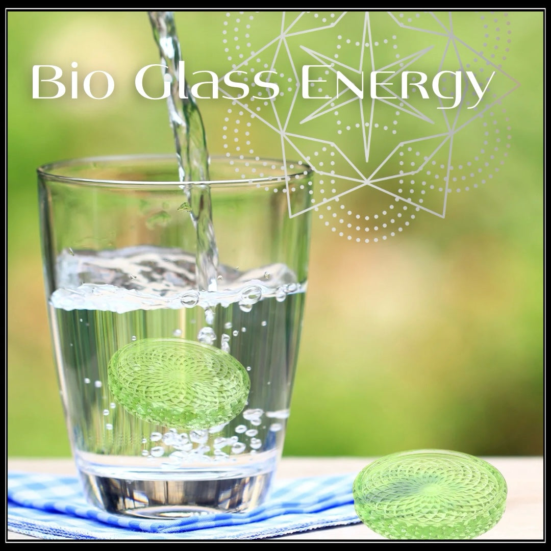 דיסק אנרגטי Bio Glass מזכוכית ירוקה בכוס מים