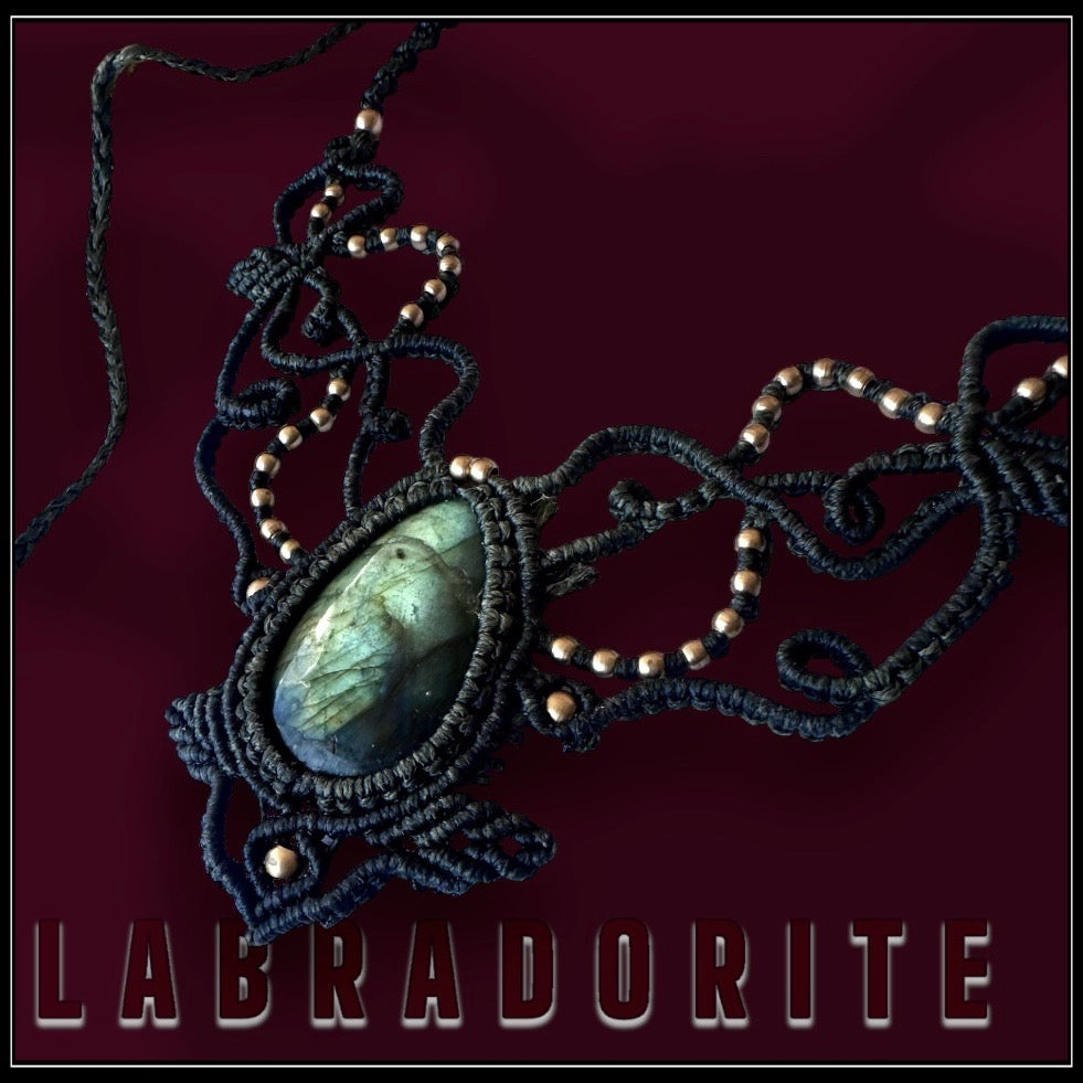 שרשרת מקרמה לברדורייט-עבודת יד-Macrame Necklace labradorite stone