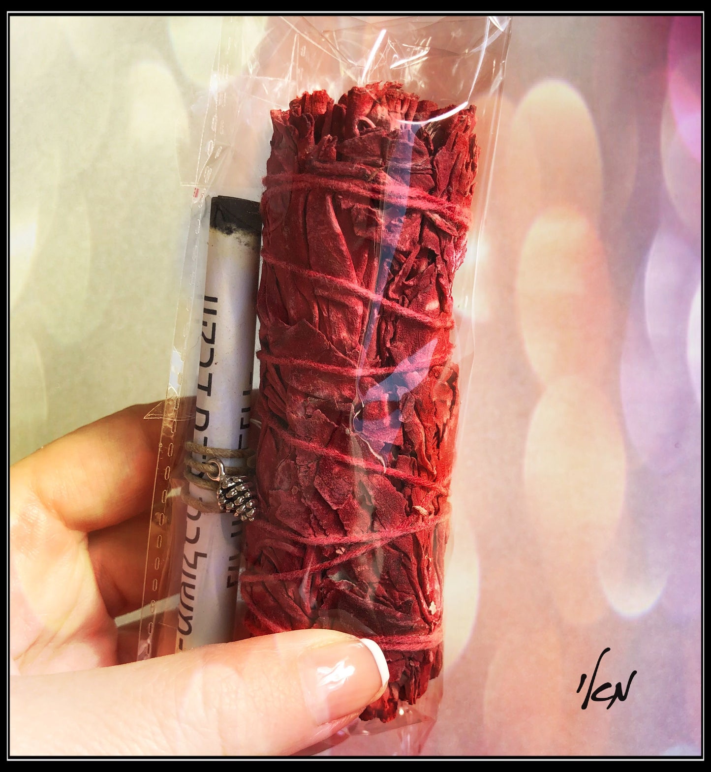 קטורת מרווה לבנה-דם דרקון-מקל 1 - White Sage infused with Dragon's Blood.