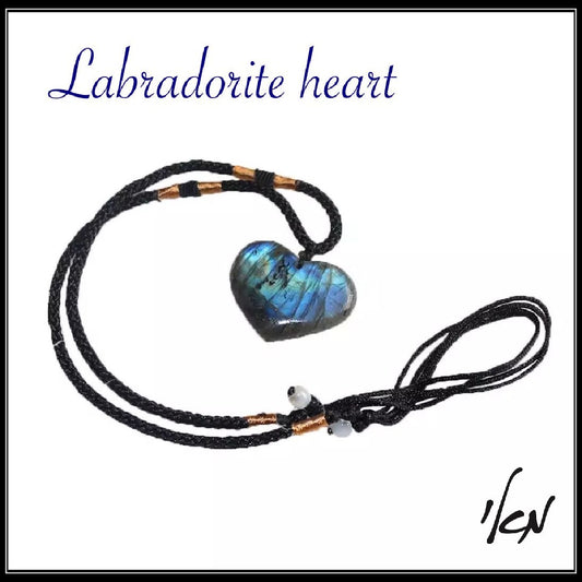 שרשרת לב לברדורייט - Heart-Shaped Labradorite Necklace